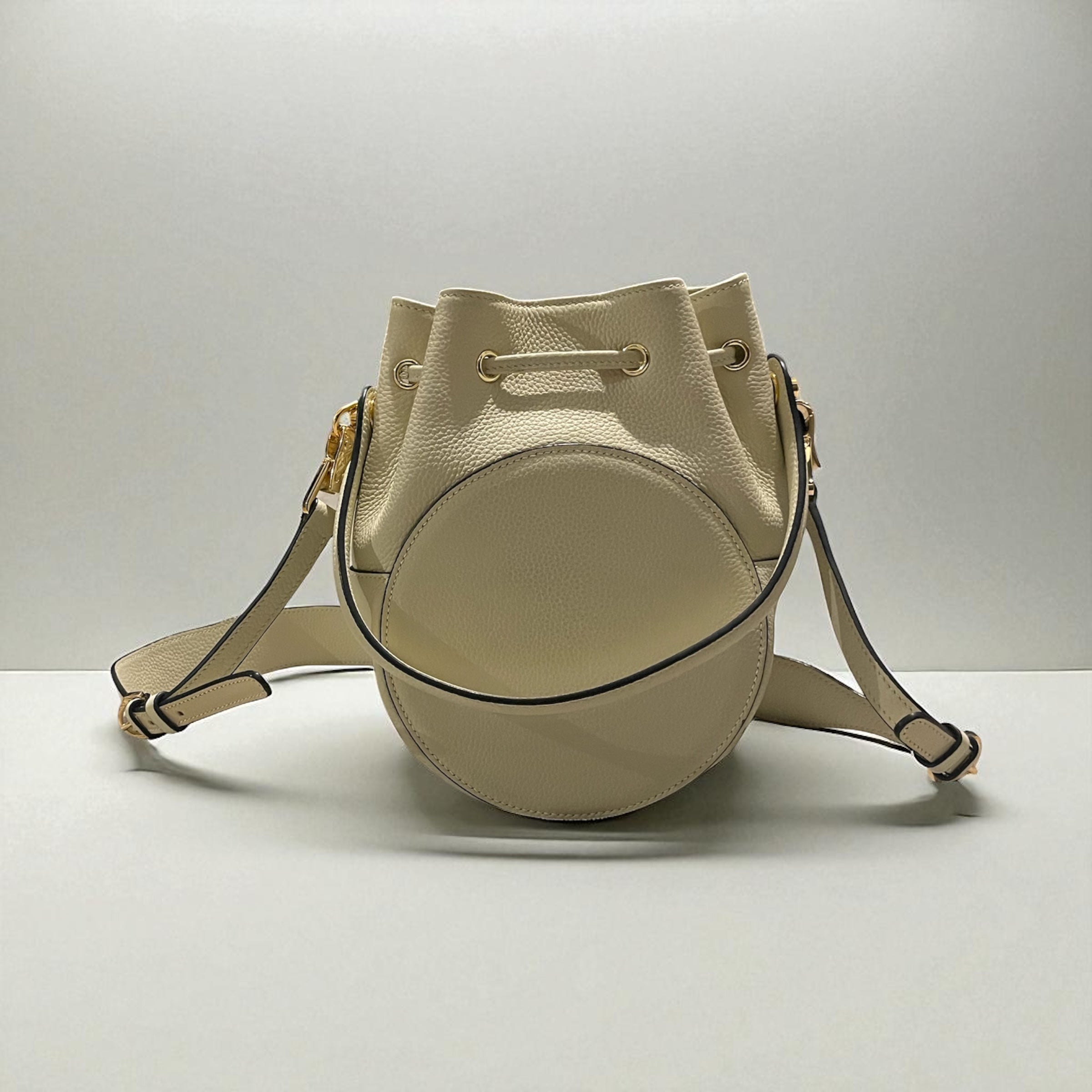Sac ALBA beige – dos du sac en cuir grainé, bandoulière réglable Maison La Reine