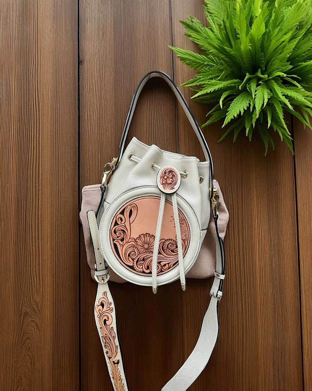 Sac Alba blanc en cuir grainé , vue avant – Maison La Reine