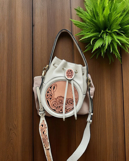 Sac Alba blanc en cuir grainé , vue avant – Maison La Reine