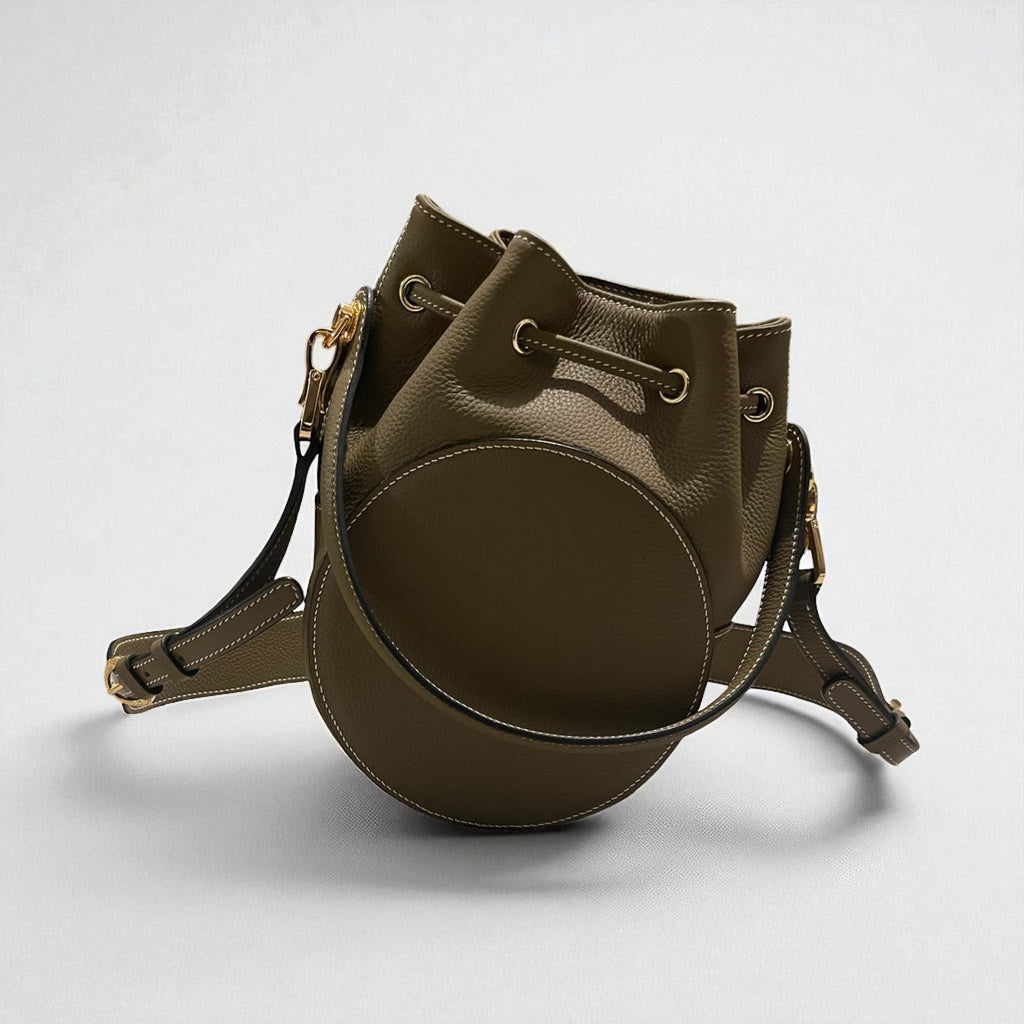 Sac ALBA taupe – dos du sac en cuir grainé, bandoulière réglable Maison La Reine