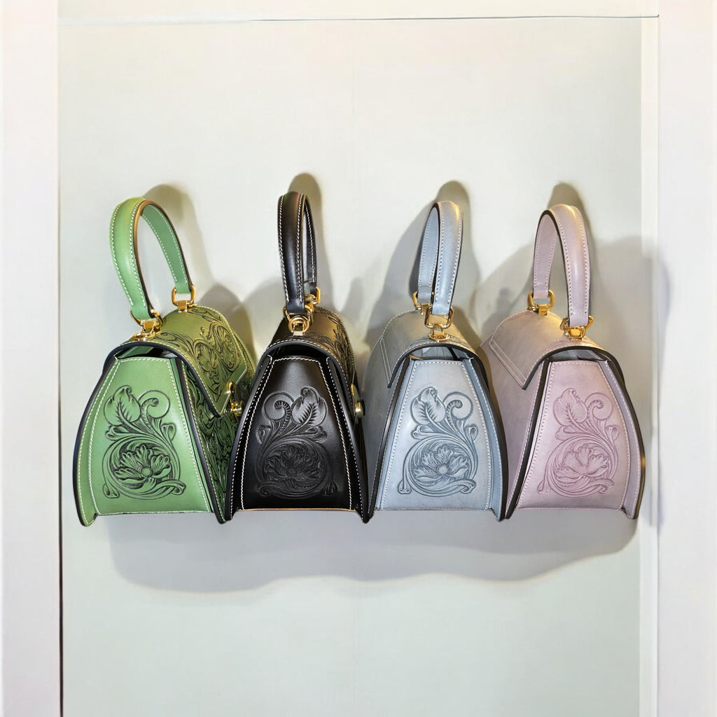 Collection de sacs Audrey en cuir gravé artisanal – multiples couleurs vue de profil - detail floral gravé Maison La Reine 