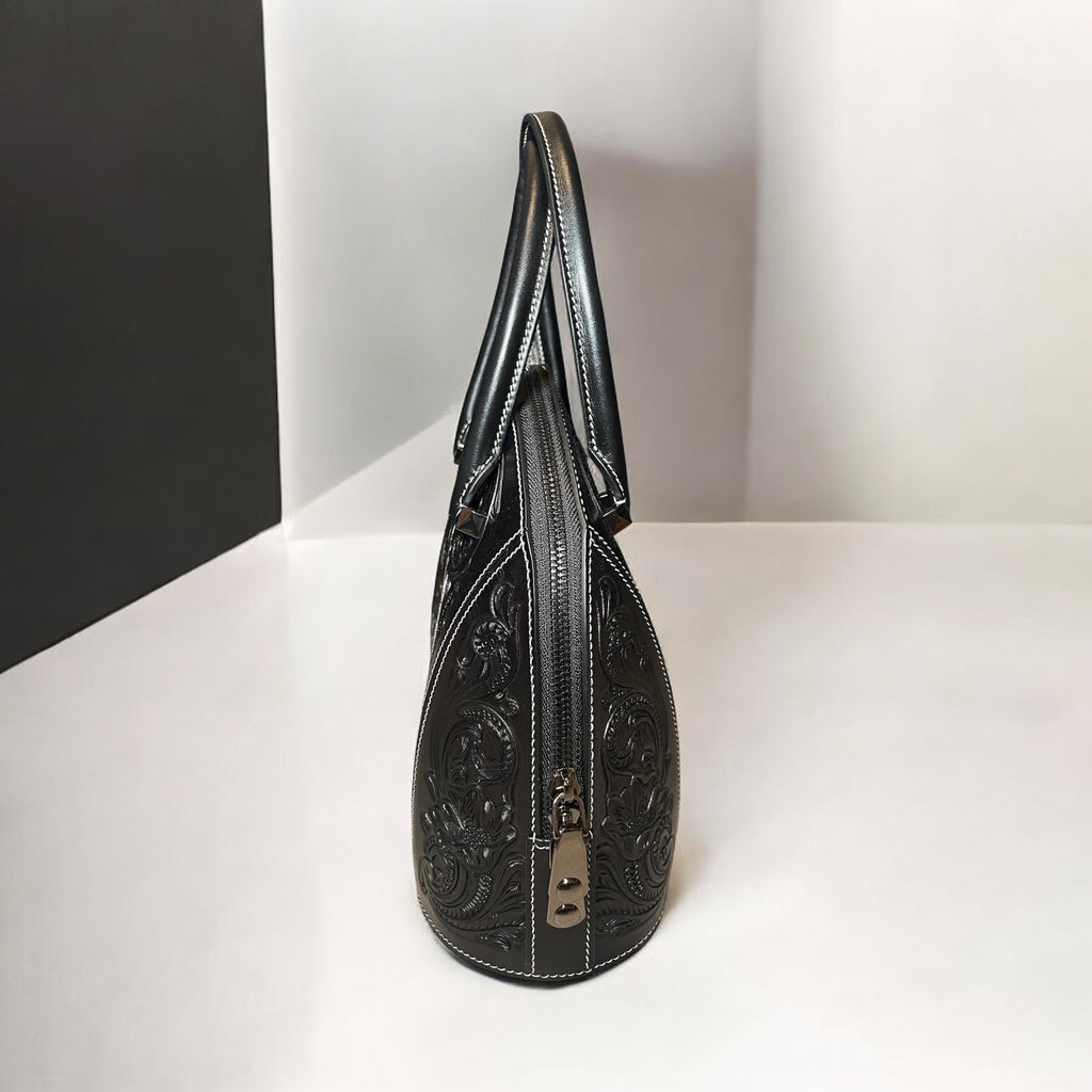 Sac Dorcas noir – vue de profil  – cuir embossé sculpté – Maison La Reine