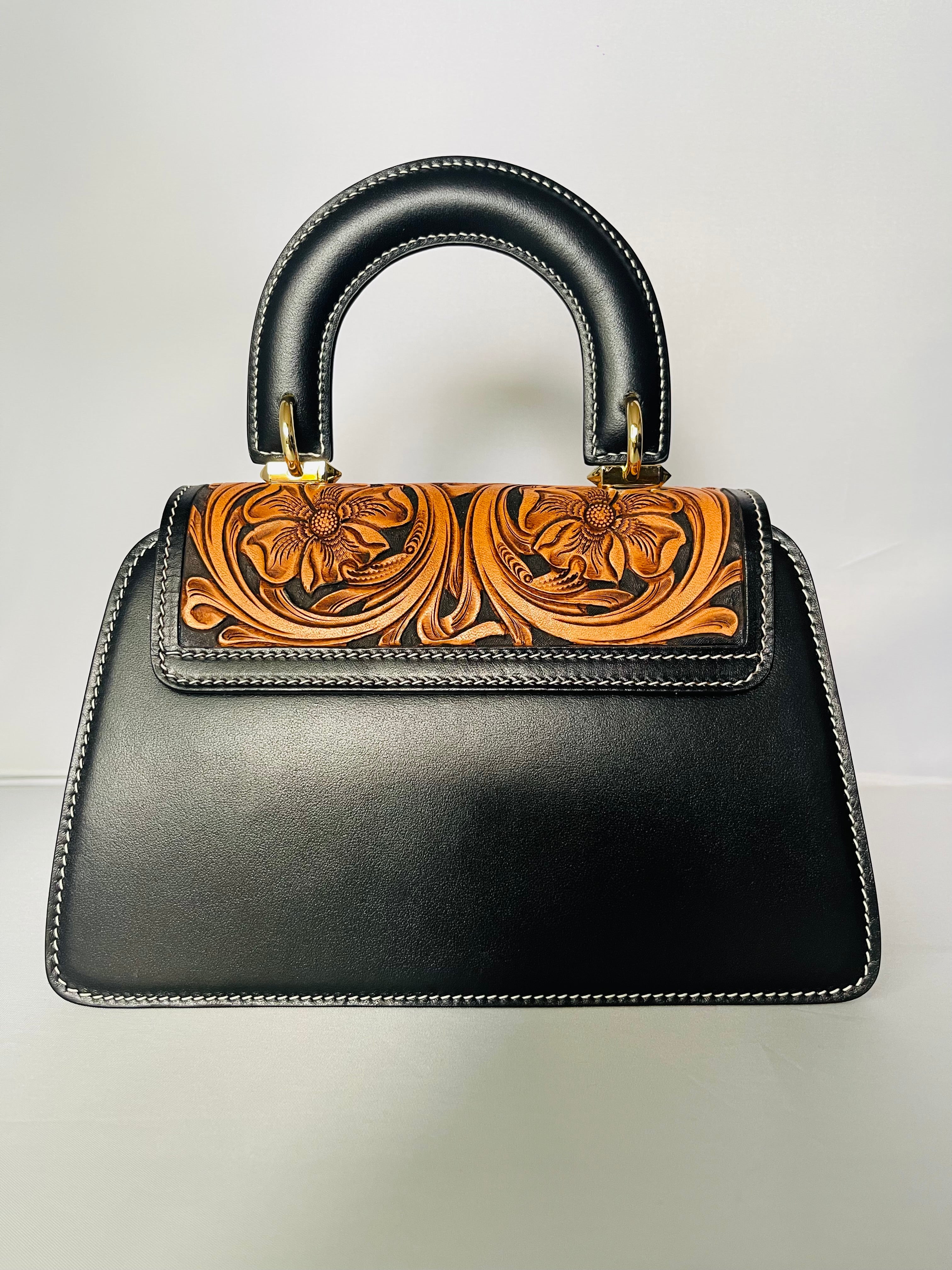 Sac Grace noir – vue dos – cuir haut embossé floral sculpté – Maison La Reine