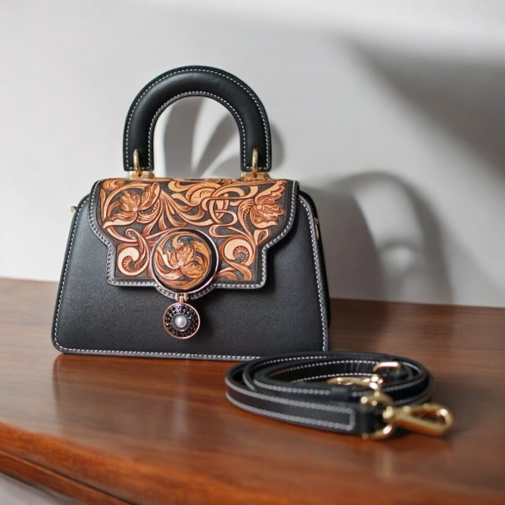  Sac Grace noir sculpté en cuir embossé floral – Maison La Reine