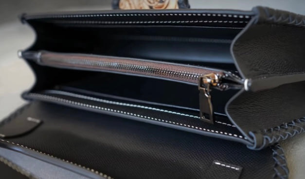 Intérieur du sac pochette Kima – compartiments et finition de la doublure – Maison La Reine