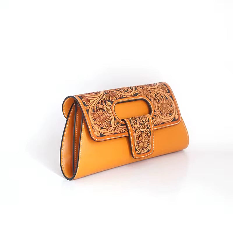 Sac pochette Kima orange en cuir embossé – vue de profil 3/4