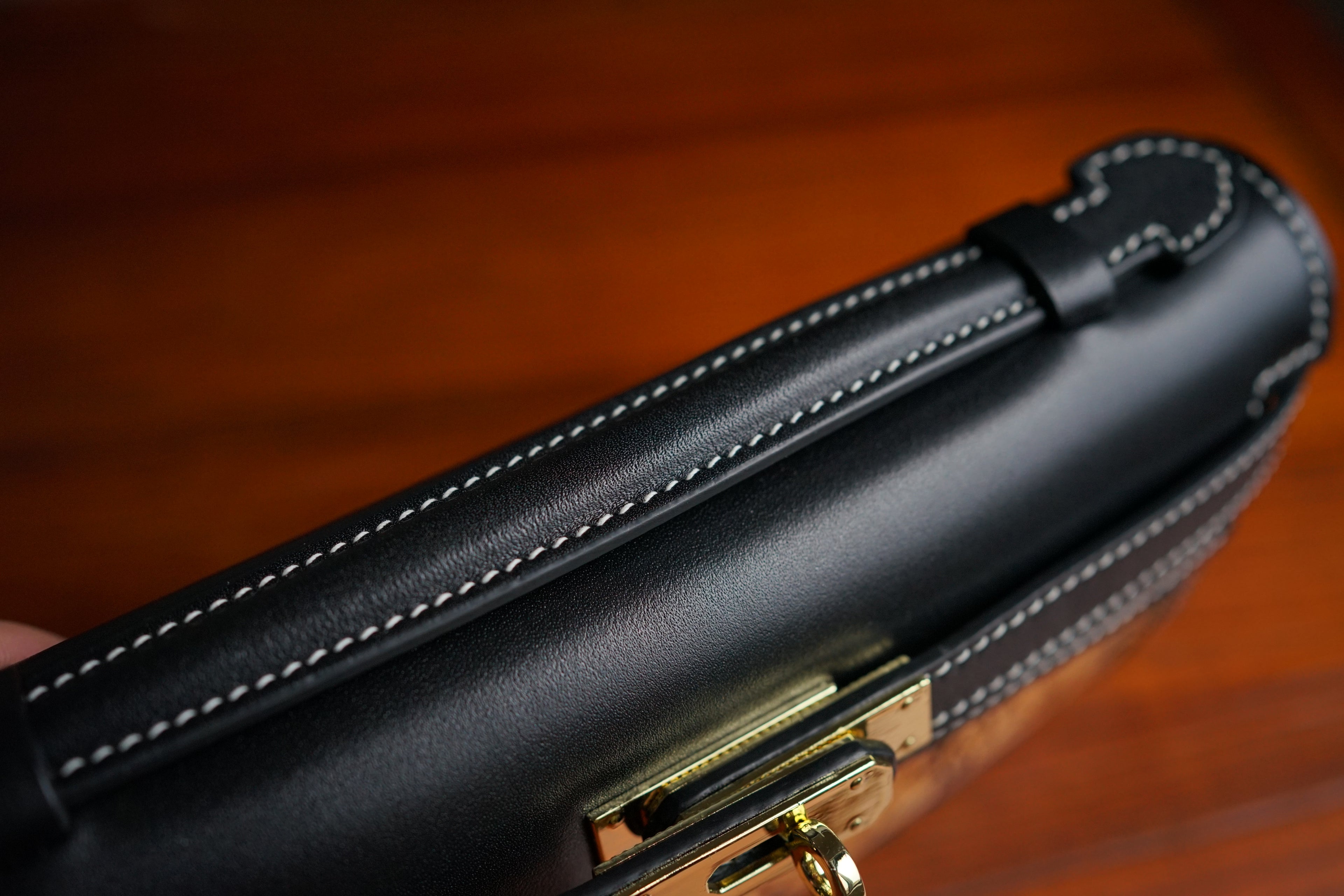 Portefeuille Nana noir en cuir – vue de dessus – Maison La Reine