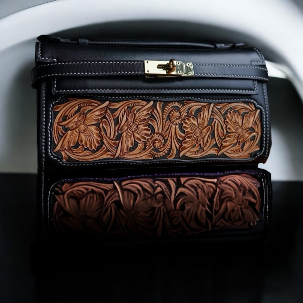 Portefeuille Nana noir en cuir embossé floral – vue de face – Maison La Reine