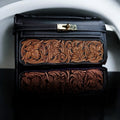 Portefeuille Nana noir en cuir embossé floral – vue de face – Maison La Reine