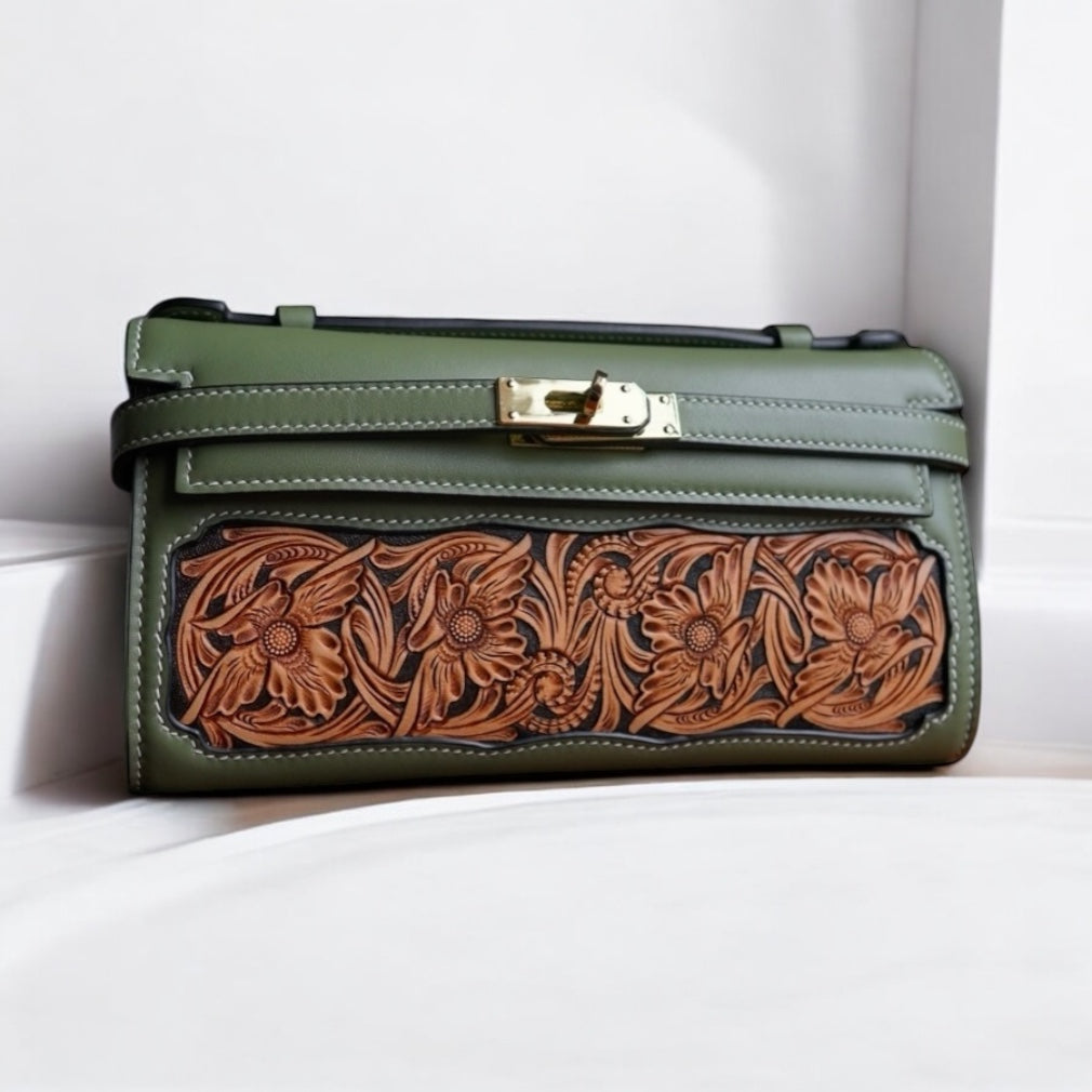 Portefeuille Nana vert en cuir embossé floral – vue de face – Maison La Reine