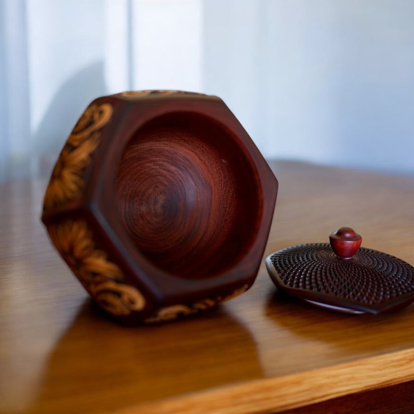 Boîte de rangement ovale en bois et cuir gravée