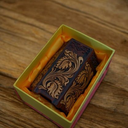 Boîte de rangement hexagonale en bois et cuir gravée