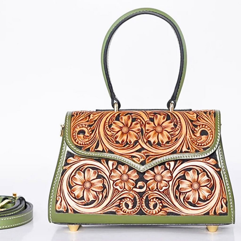 Sac Sabine vert en cuir gravé floral, vue de face avec une bandouliere – Maison La Reine