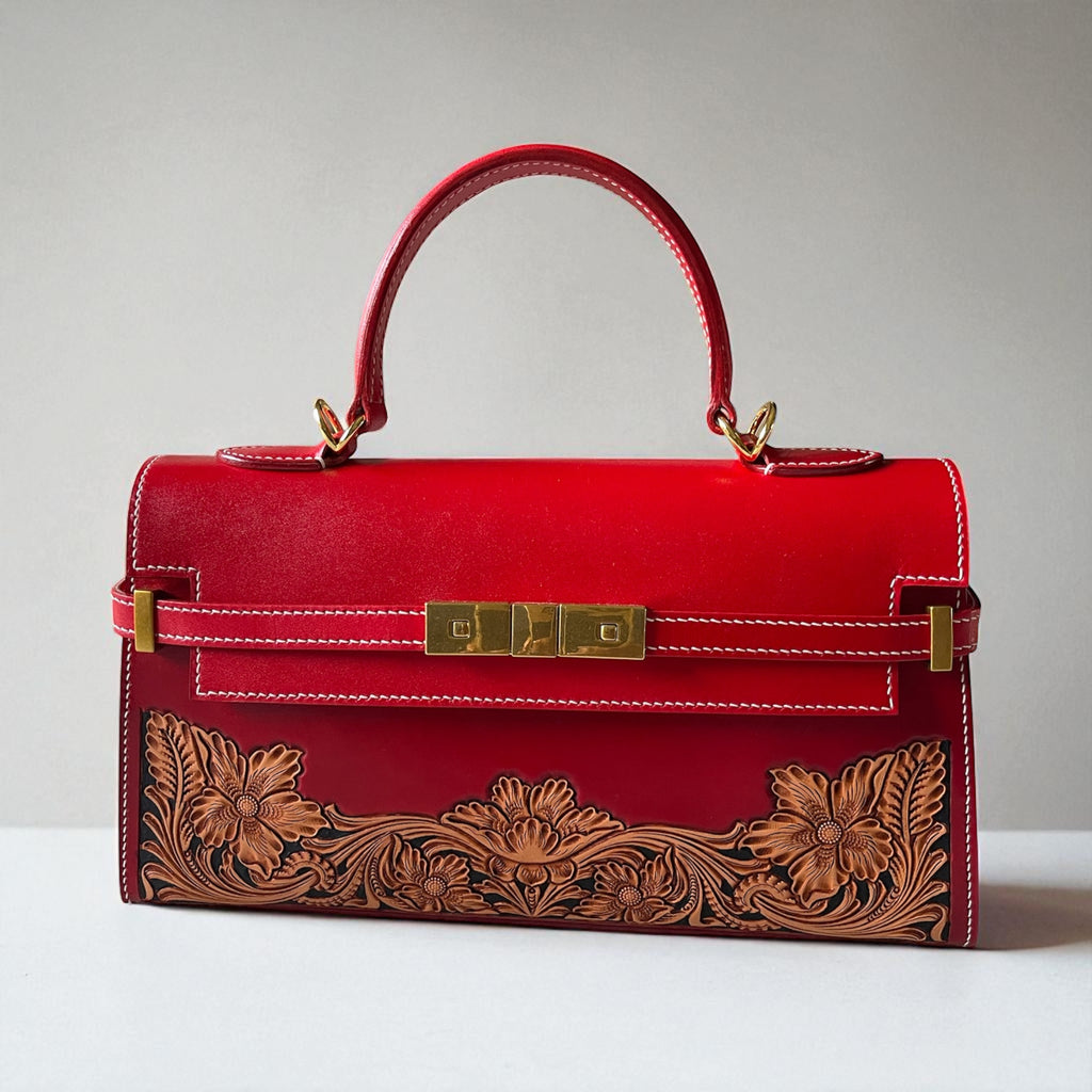Sac Agathe rouge en cuir gravé floral – vue de face – Maison La Reine