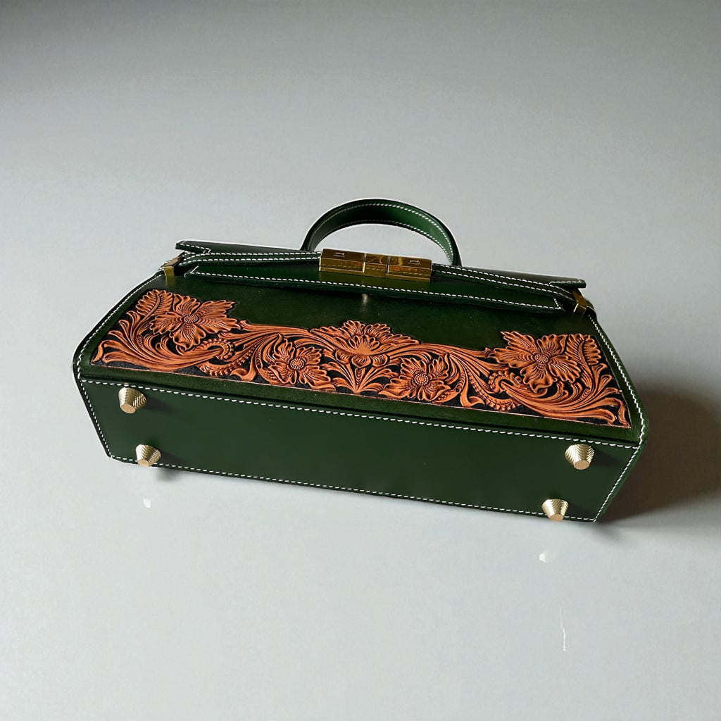 Sac Agathe vert – vue du dessous avec pieds de support – Maison La Reine