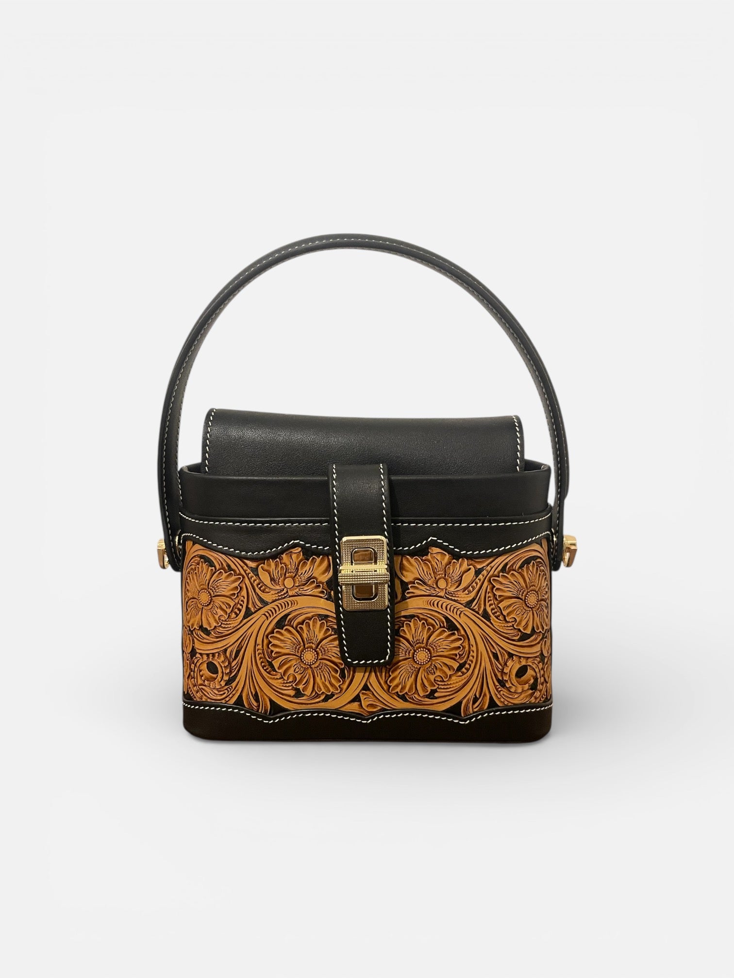 Sac ZURI noir de face en cuir sculpté à la main avec motifs floraux
