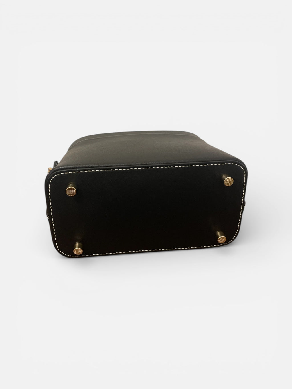 Base structurée du sac ZURI noir en cuir premium