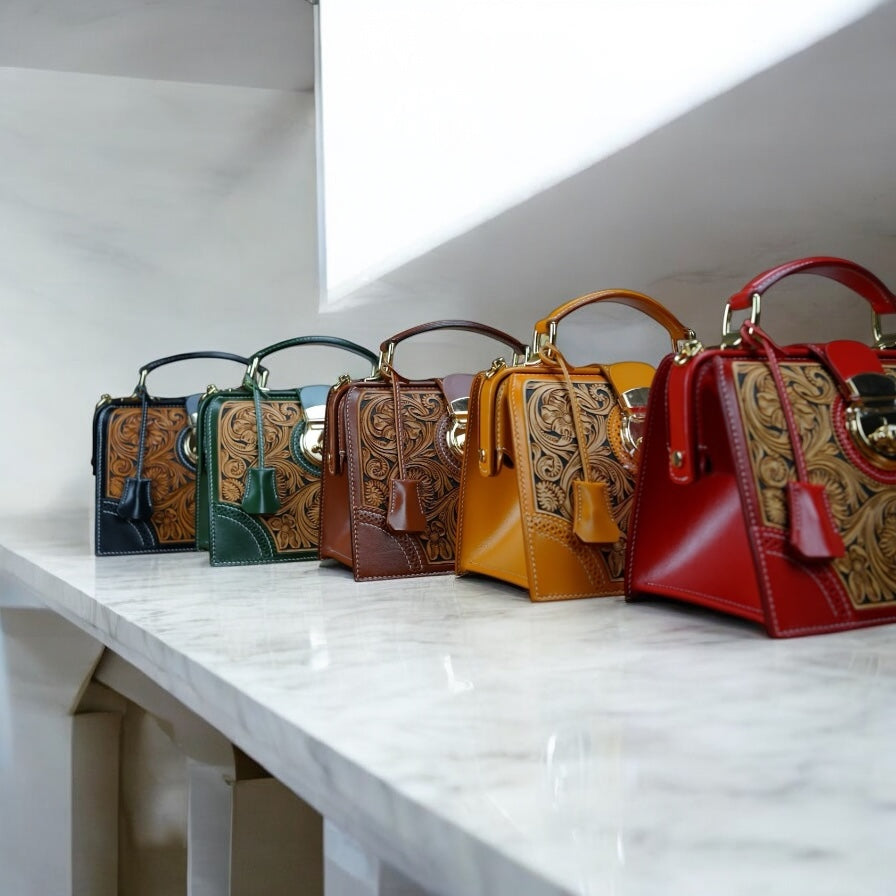 Collection Wassia – sacs docteur en cuir embossé artisanal plusieurs couleurs – vue trois-quarts Maison La Reine