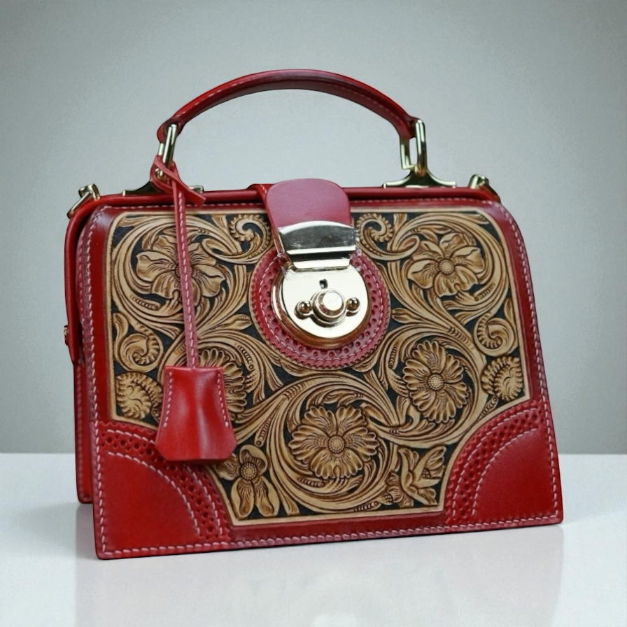 Sac Wassia rouge vue de face– cuir sculpté artisanal – Maison La Reine