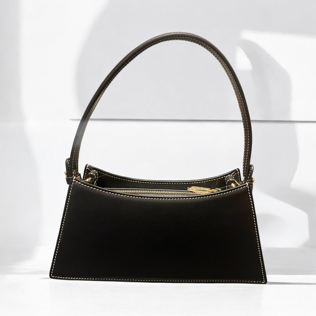 Sac Yzi noir en cuir – vue de dos – Maison La Reine