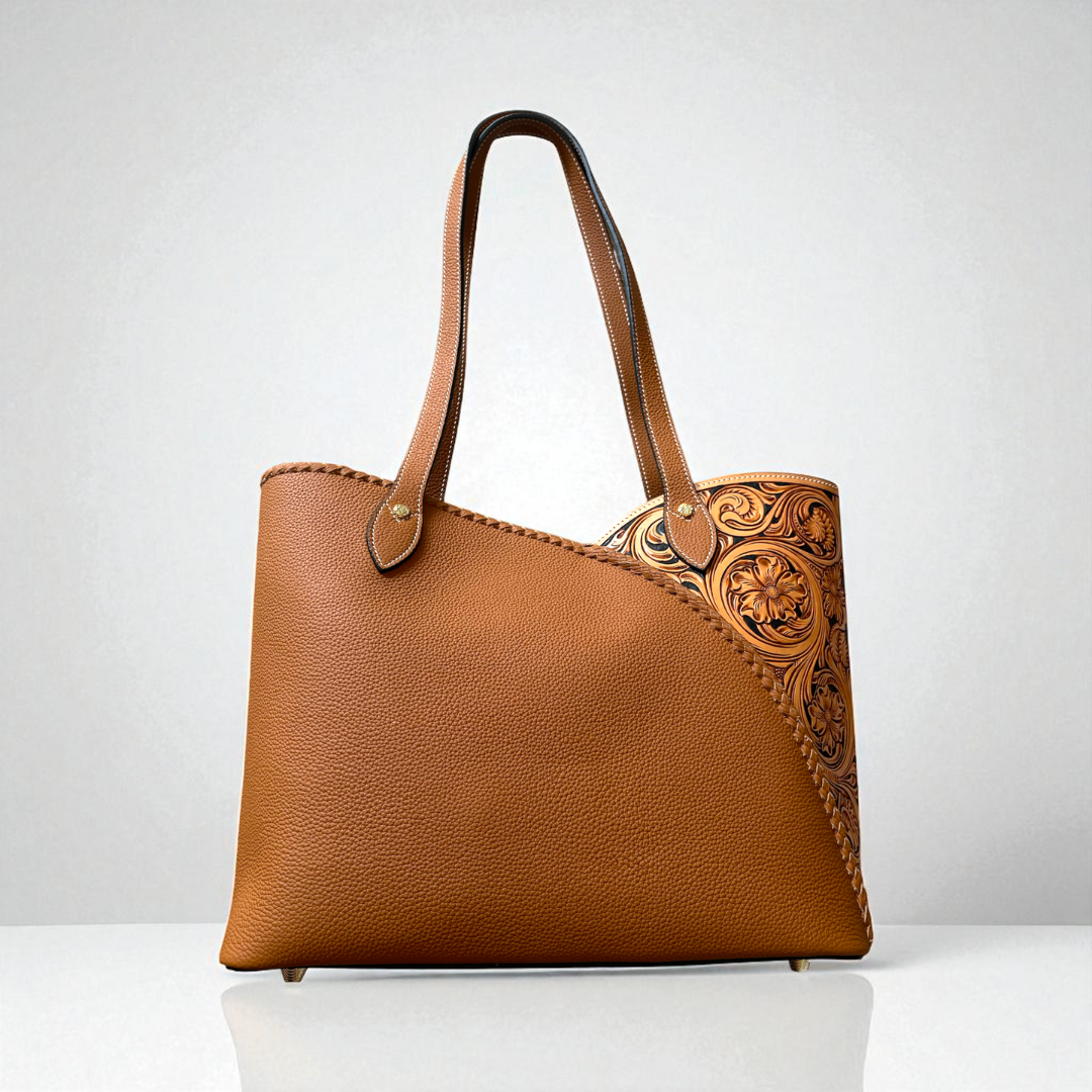 Sac cabas Nayla caramel porté à la main – cuir gravé artisanal Maison La Reine